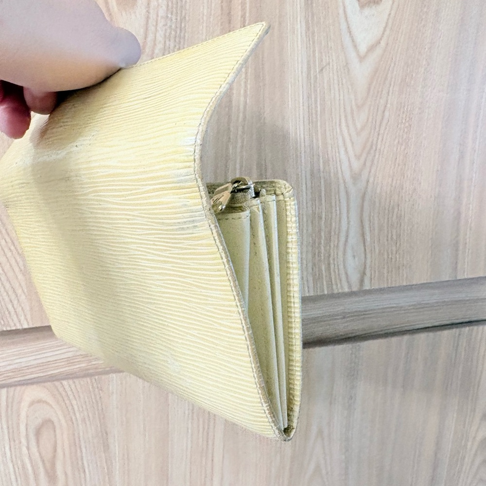 Auth LOUIS VUITTON Yellow Epi Leather Sarah Long Envelope Wallet - Picture 5 of 15